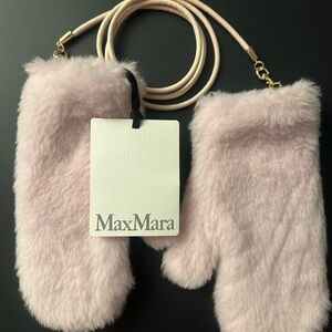 MaxMara Teddy Mittens - Soft Blush - NWT